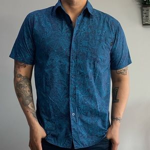 Valor Hawaiian men’s button up shirt